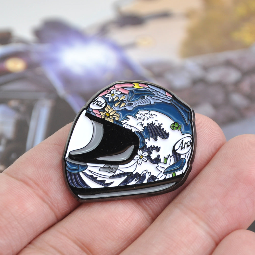 Arai-RX-7X-Oriental-Dragon-Retro-Vintage-Classic-Motorcycle-Helmet-Pin-Badge-Gift-for-Bikers-Motorbike-Riders