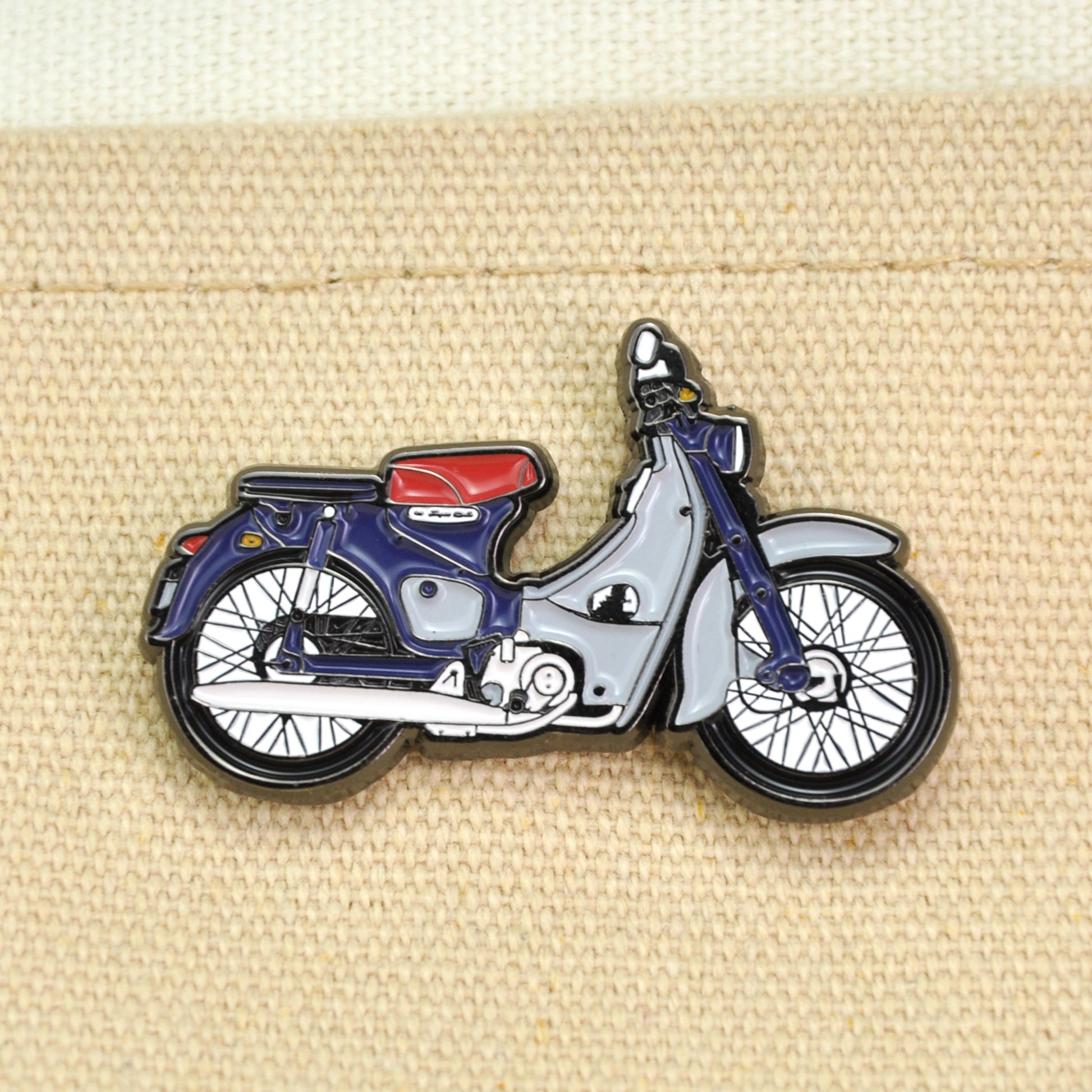Honda-Super-Cub-Motorcycle-Enamel-Pin-Badge-Lapel