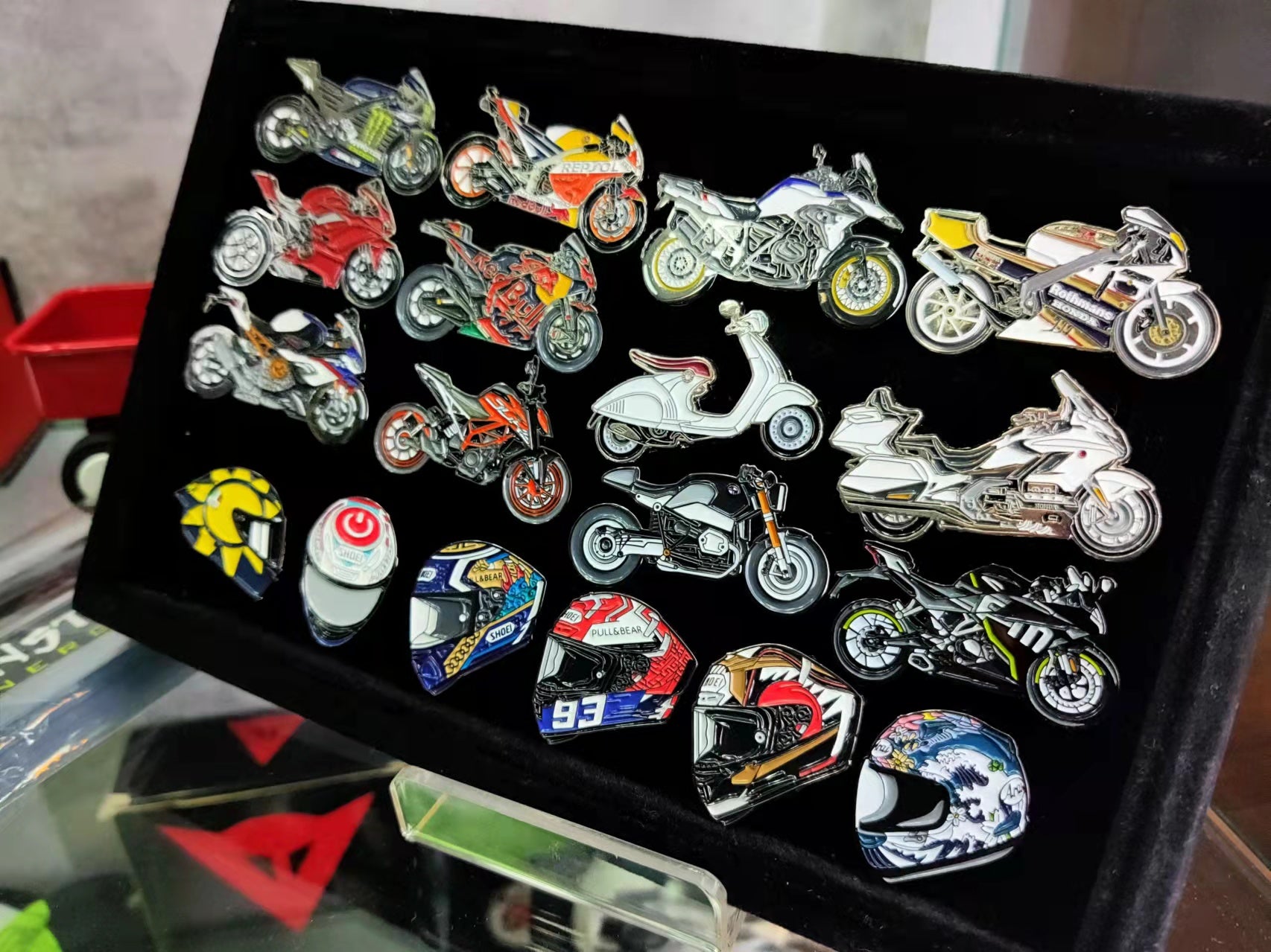Pin Racing Team Why Are Enamel Pins So Popular Among Motorcycle Enthusiasts? – MotoPins